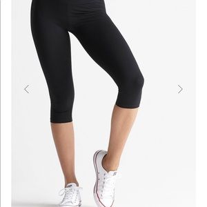 NWT YUMMIE Jocelyn Stretch Capri Shaping Legging
